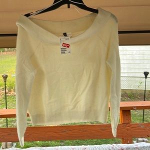 Off shoulders cream sweater